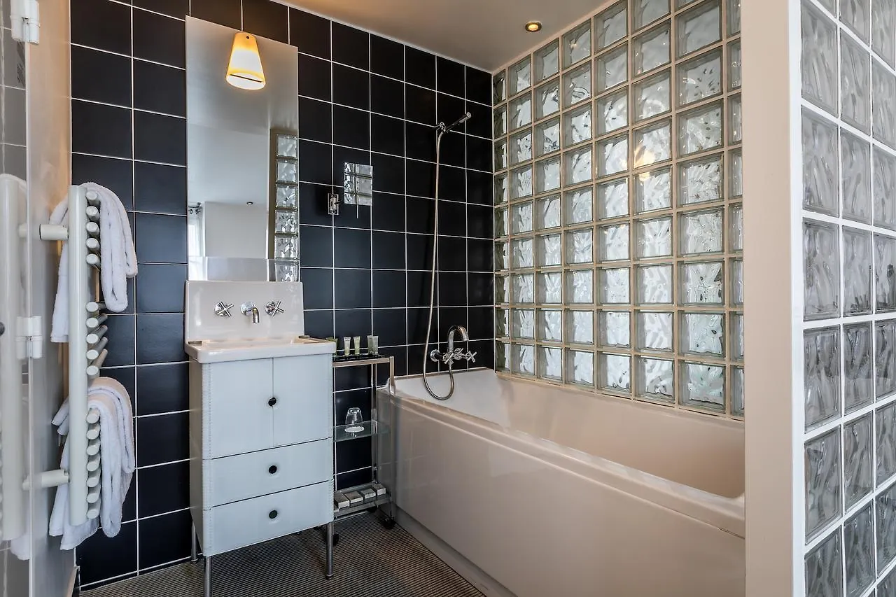 Kube Hotel פריז 4*,  צרפת