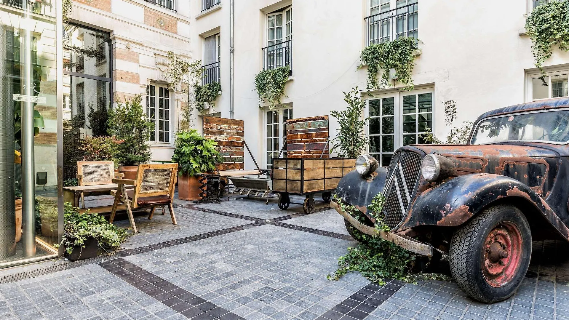 Kube Hotel Parijs
