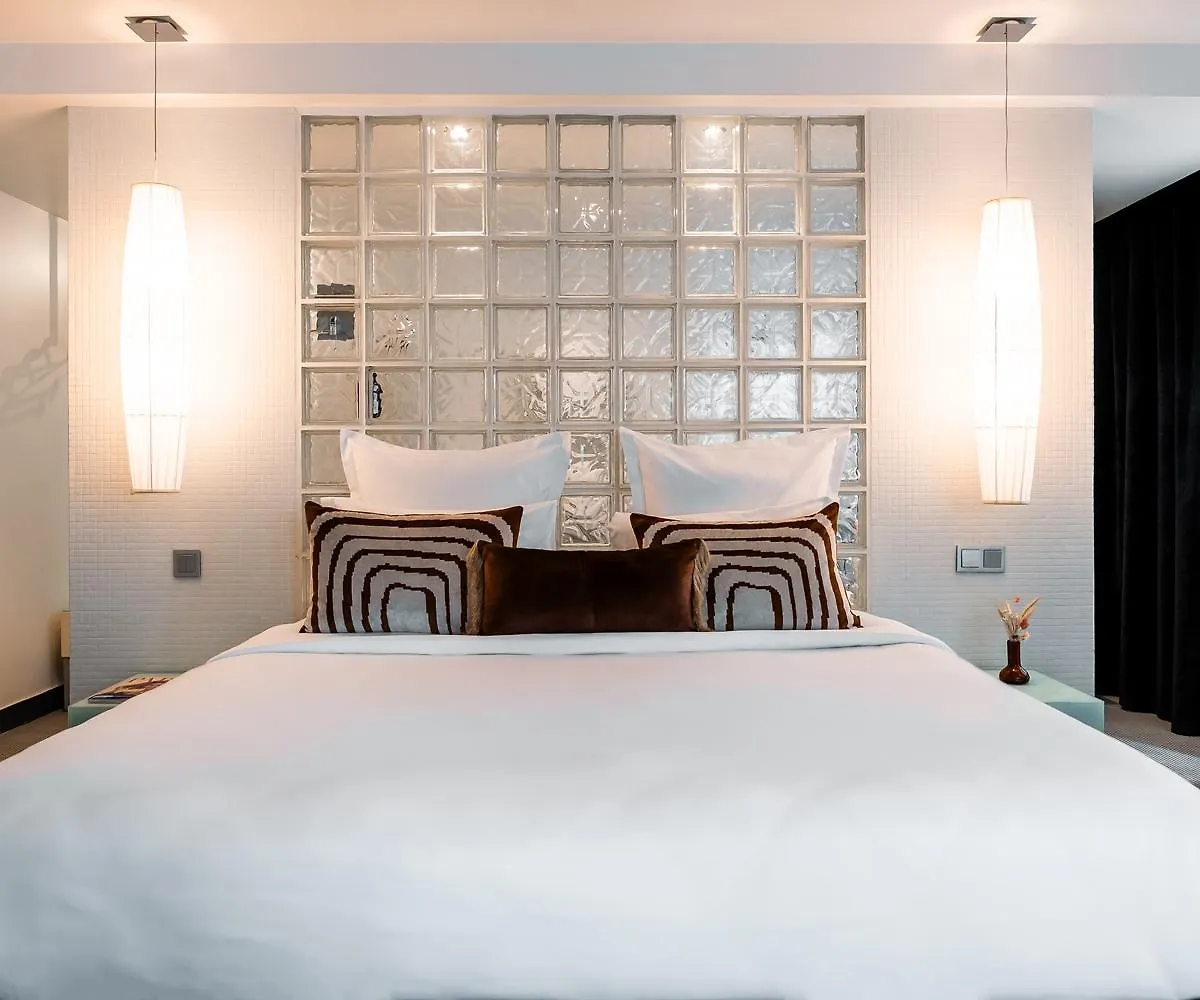 Kube Hotel Parijs