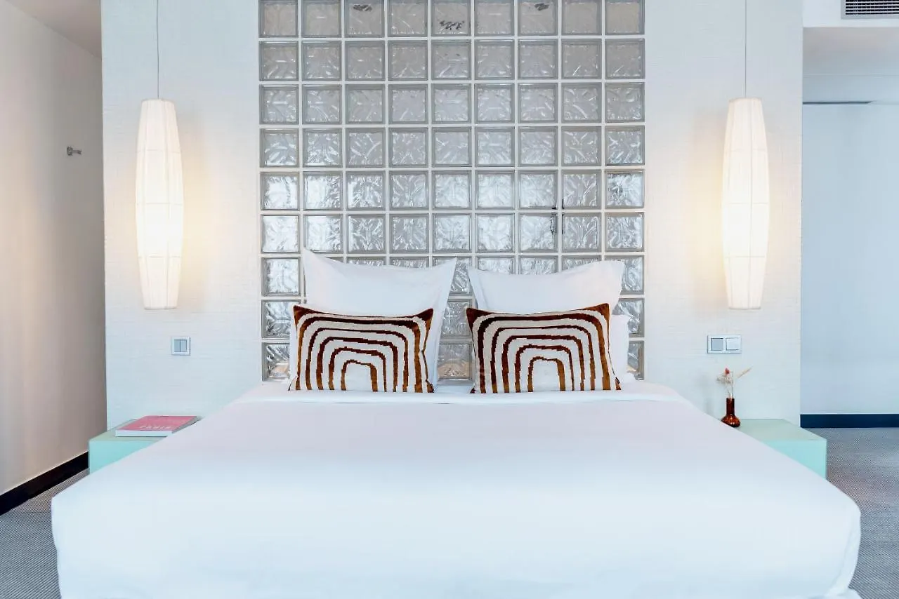 Kube Hotel Parijs