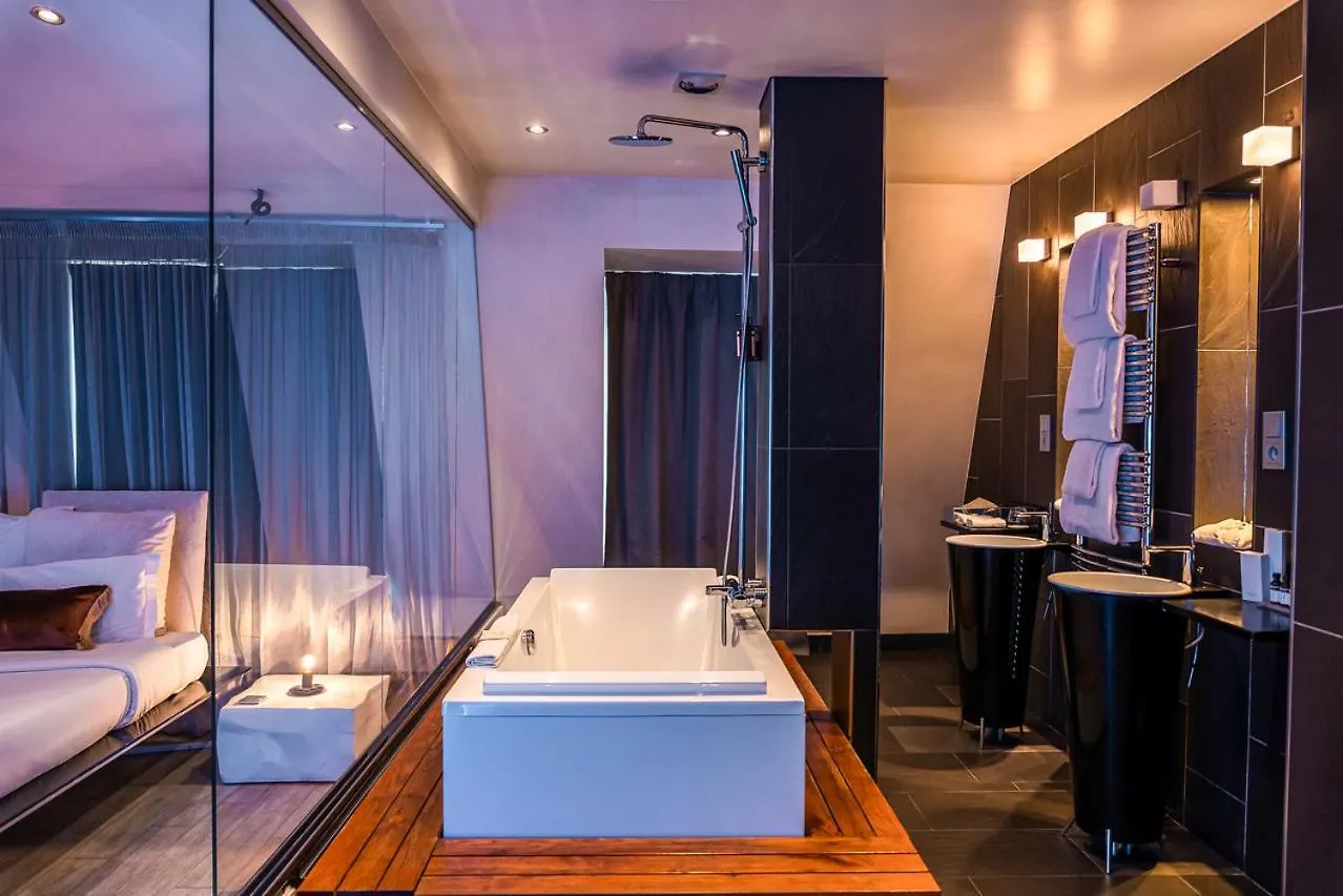 Kube Hotel Parijs