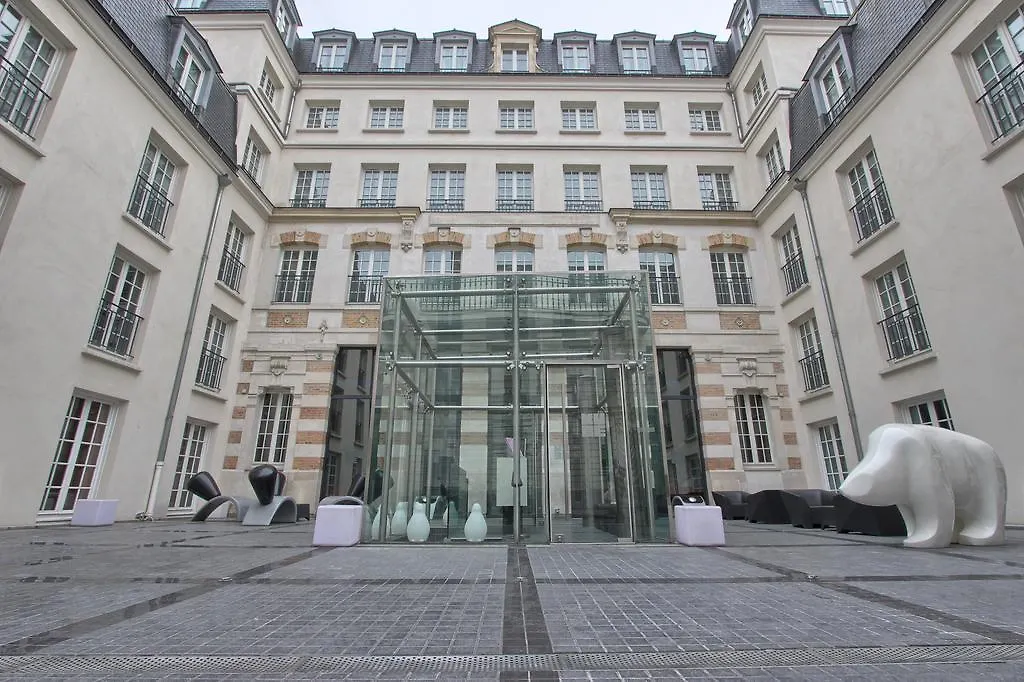 Kube Hotel Parijs