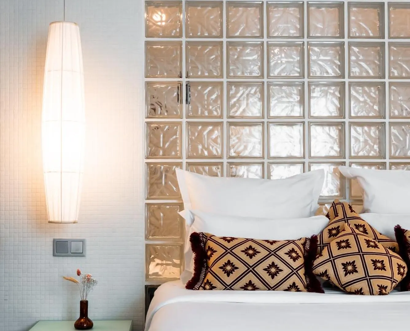 Kube Hotel Paris contacts