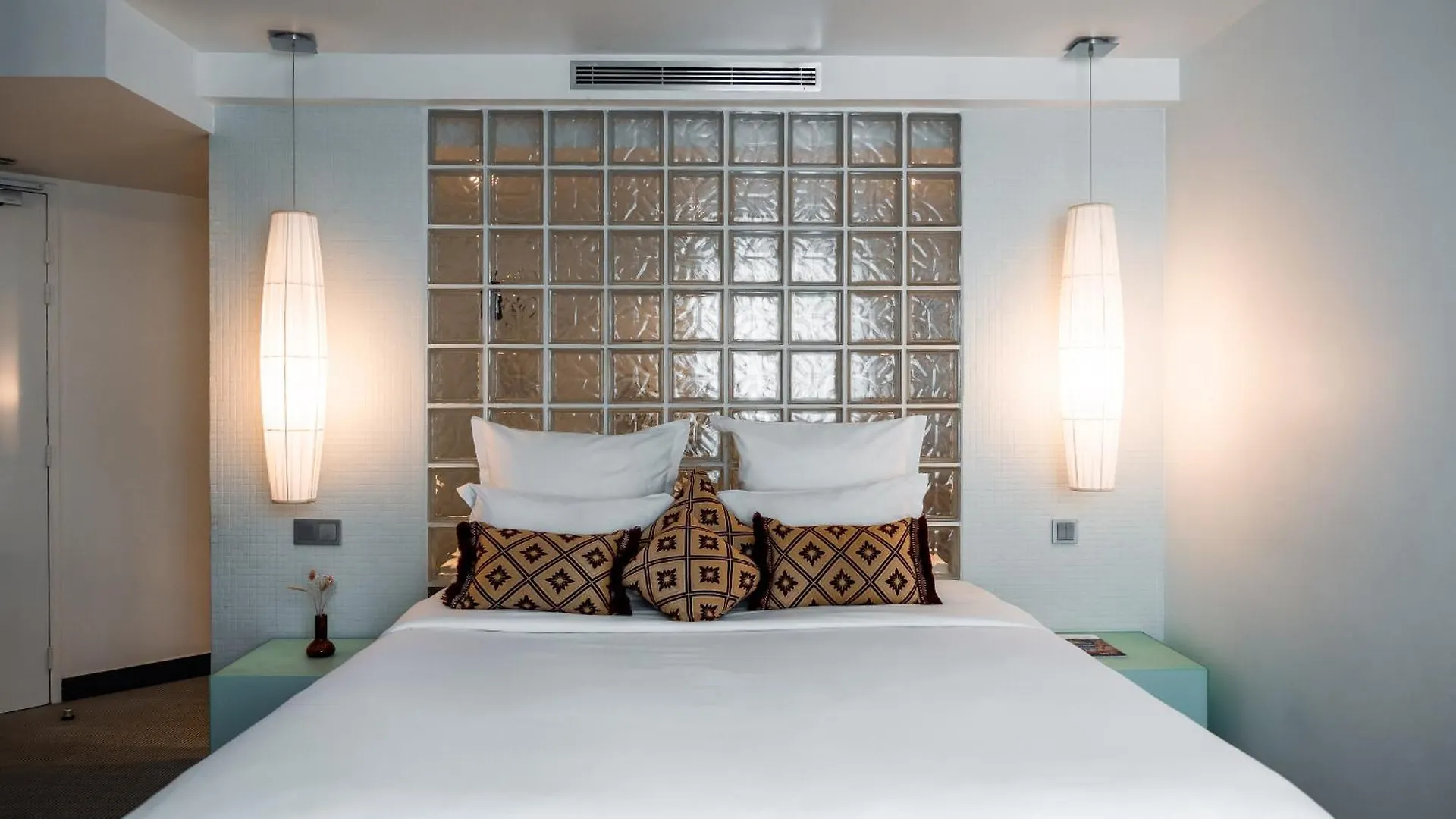 Kube Hotel Paris